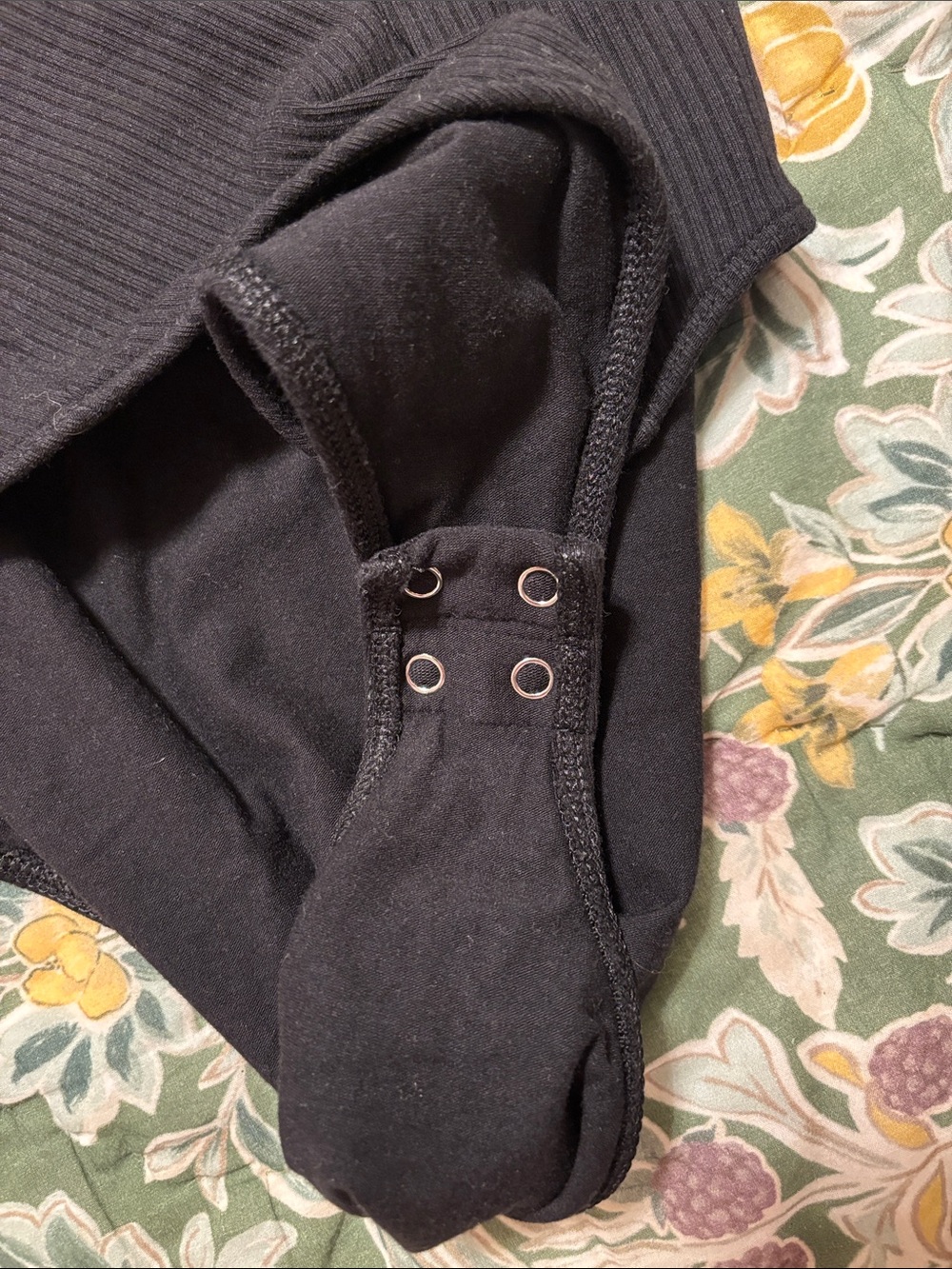 Old Navy Black Ribbed V-Neck Tie-Shoulder Bodysuit - Picture 4 of 5